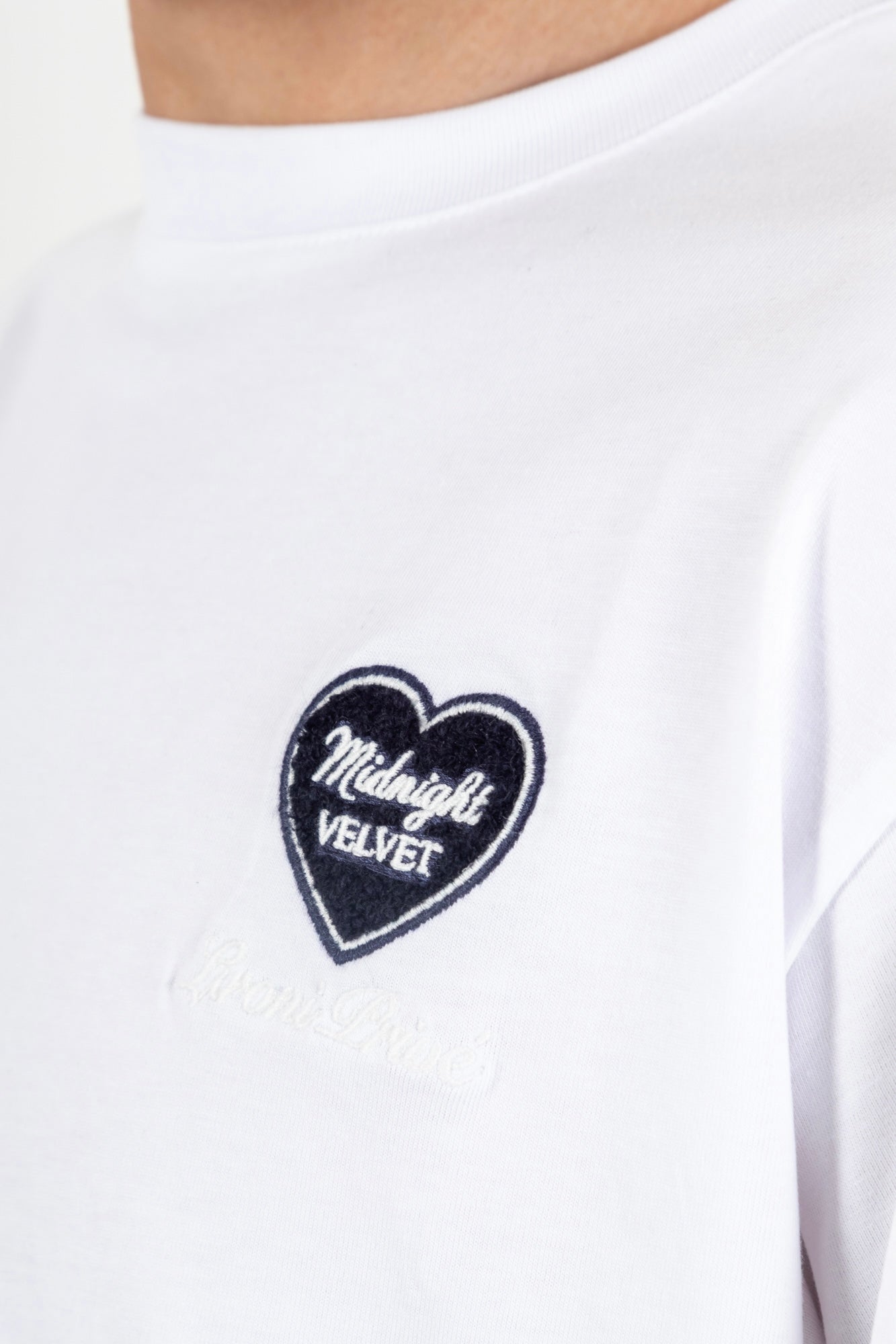 Camiseta Bordada Midnight Velvet
